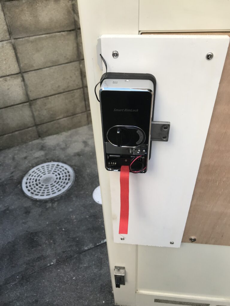 室内(白い板で厚み調整)