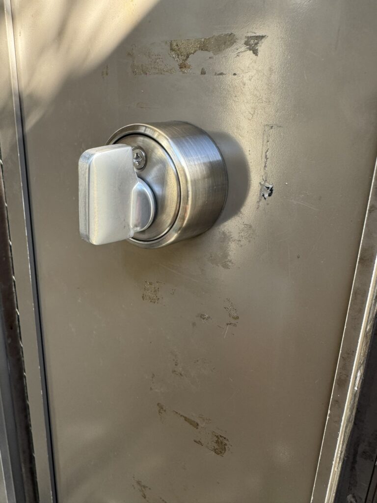 元のサムターンに変更