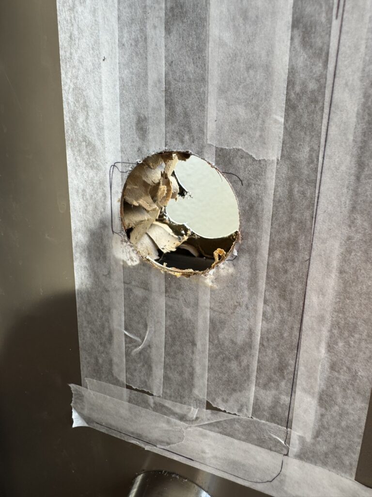 べつの位置に穴あけ加工